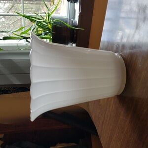 Beaumont Ferlux Vtg Clambroth vase